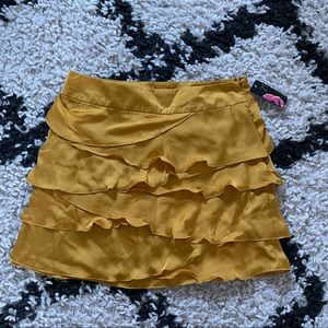 Frilly gold mini skirt